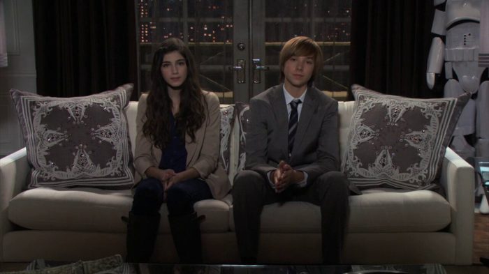 Robin’s imaginary daughter (Madeleine Martin) and son (Noah Schnapp) in "Symphony of Illumination" | Photo: © 20th Century Fox Television / Disney